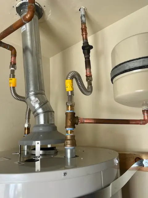Water heater installation and plumbing repair in Bergheim